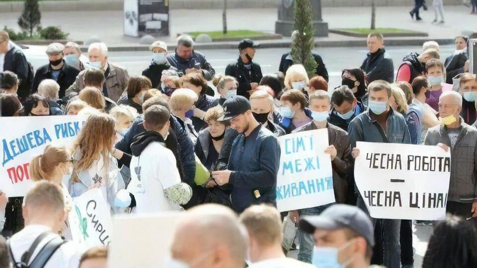 Теперішні тарифи вичерпали себе і створюють колосальні борги для підприємств, заявили учасники мітингу