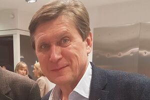 Прокуратура просить арешт Медведчука або заставу в розмірі 300 млн грн. Сума, звичайно, велика. Але в нас що тепер, і диверсанти РФ під заставу виходитимуть?