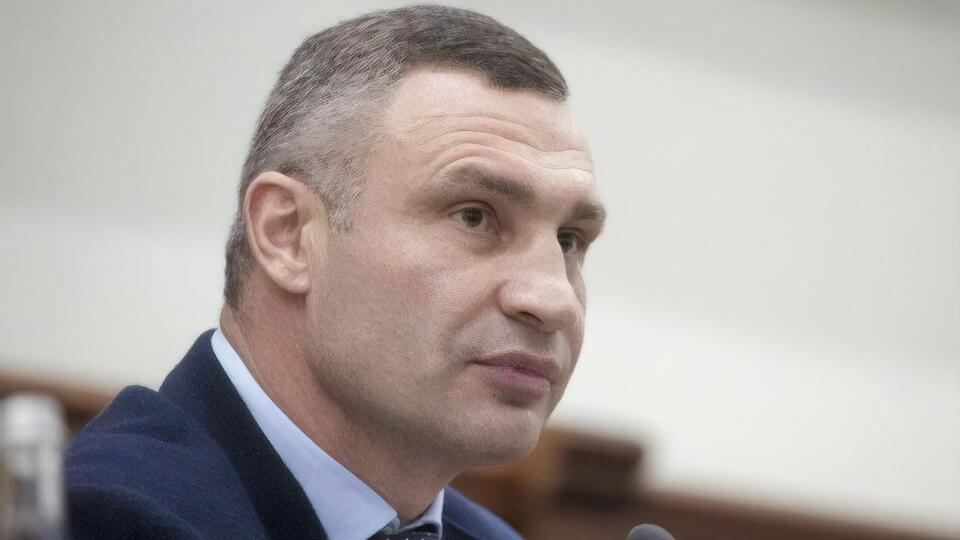 Виталий Кличко: Тем, кто хочет меня, так сказать, "потренировать", скажу: я тренировался, еще когда вы в школу ходили