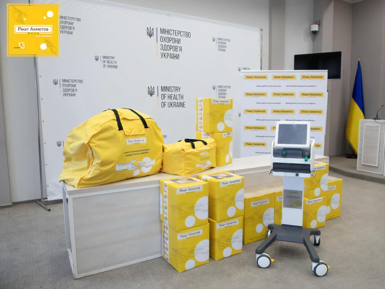 Для поддержки сферы здравоохранения страны Фонд реализовал десятки проектов, среди которых &ndash; "Борьба с COVID-19 в Украине"