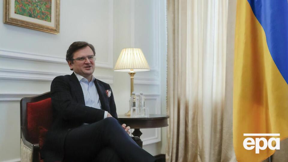 Кулеба: Дуже велика кількість російських військ і військової техніки залишається вздовж кордону України й на окупованих територіях