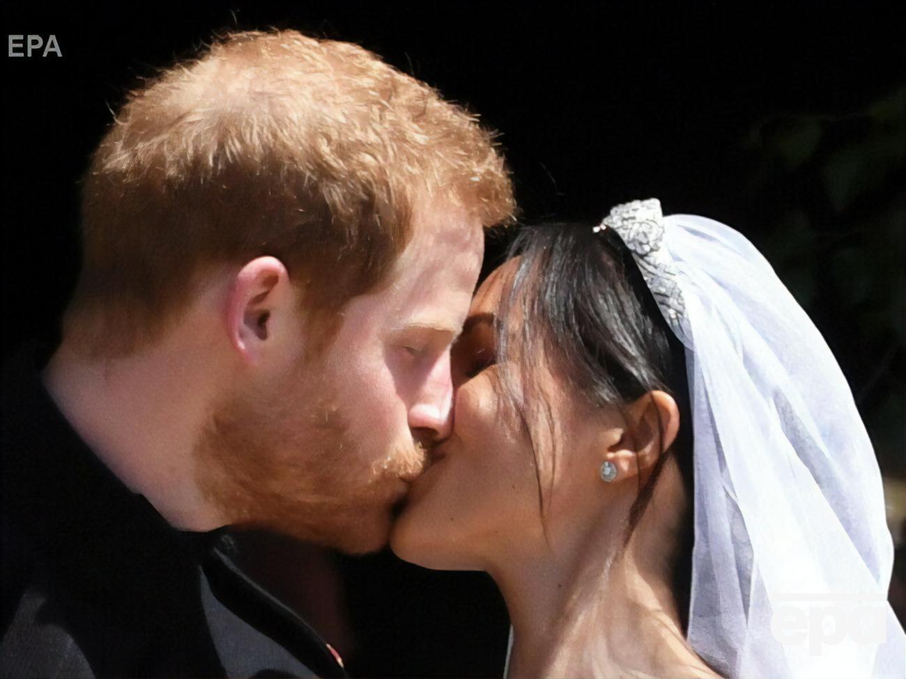Принц Гарри женился на актрисе Маркл весной 2018 года