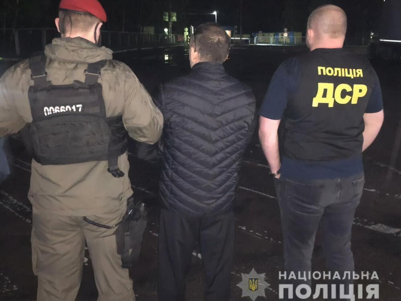 Чоловіка вислали 13 травня