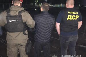 Чоловіка вислали 13 травня