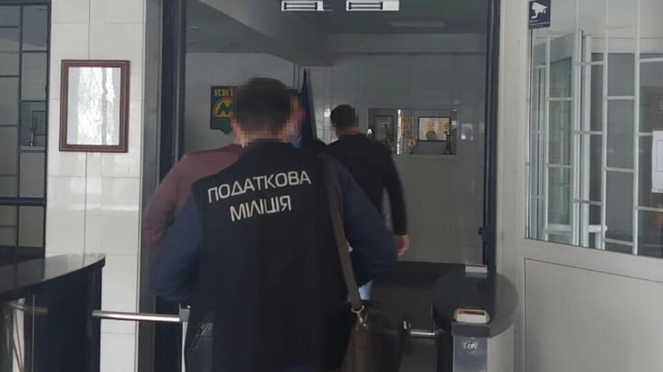 Полученные от коммунального предприятия деньги перечисляли на счета предприятий с признаками фиктивности, считают в Госфискальной службе