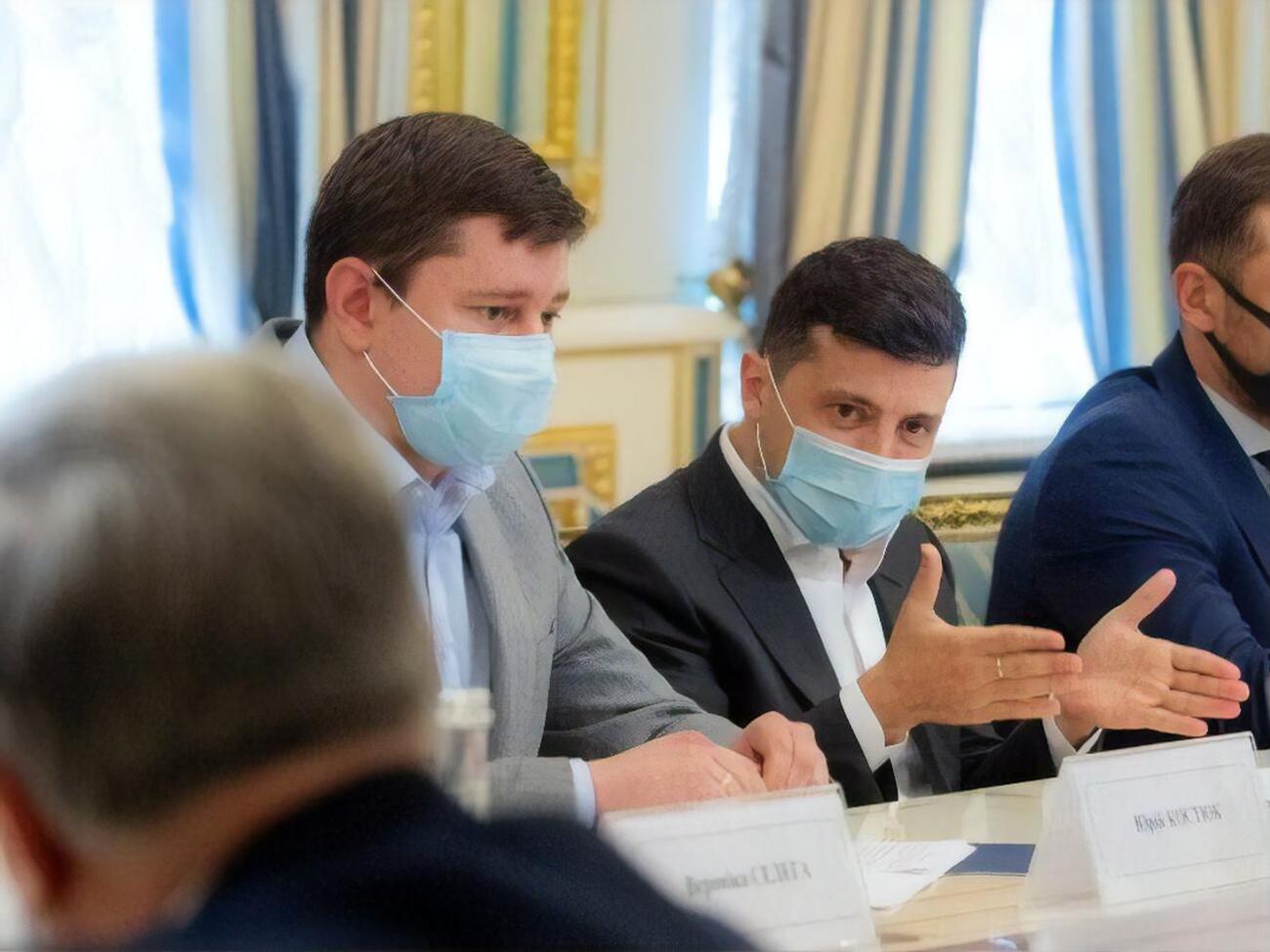 Костюк (слева на фото): Что лучше &ndash; честный дилетант или коррумпированный профи? Это наш гамлетовский вопрос