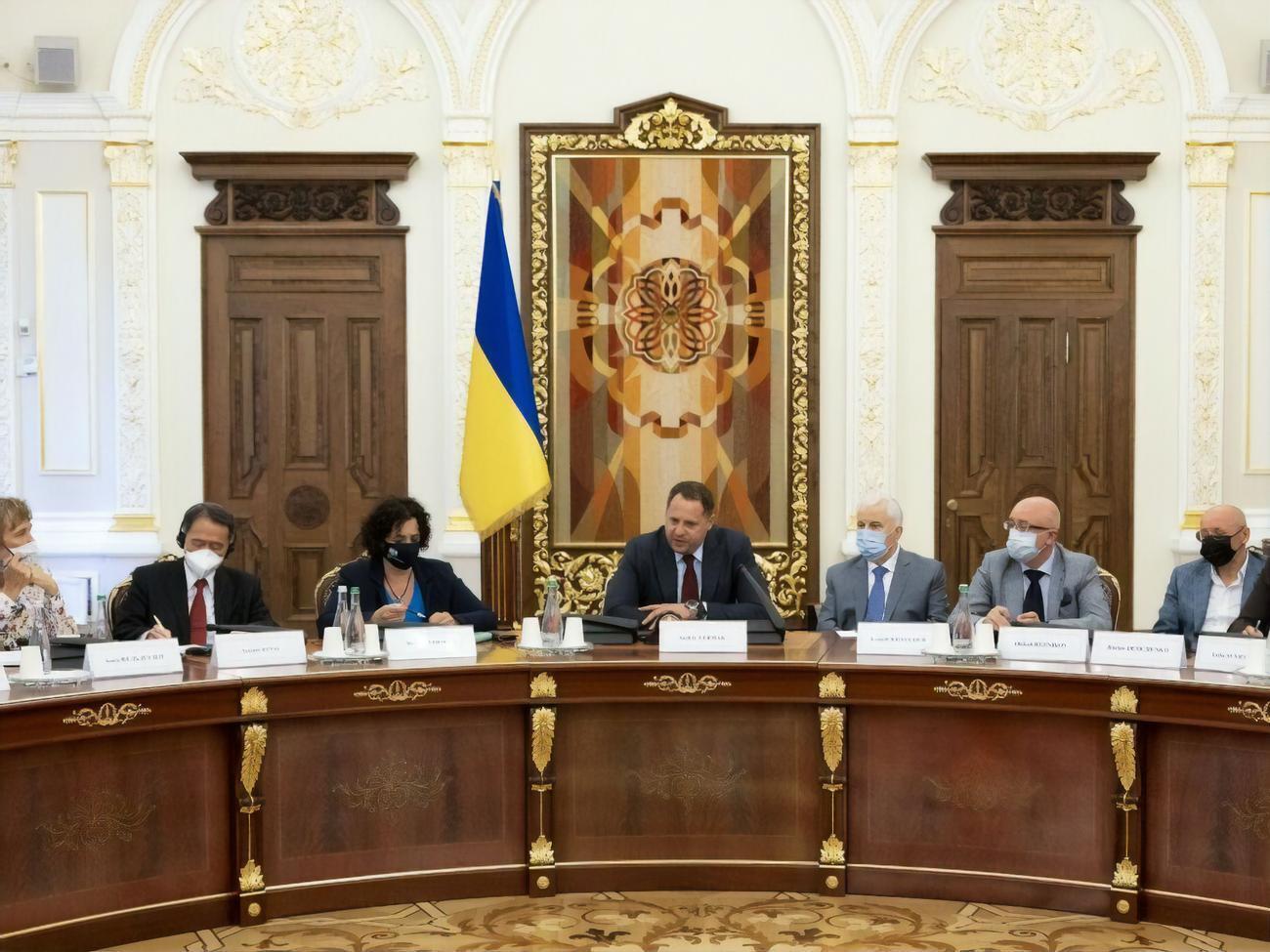 Єрмак говорив про "Нафтогаз" із послами "Великої сімки"