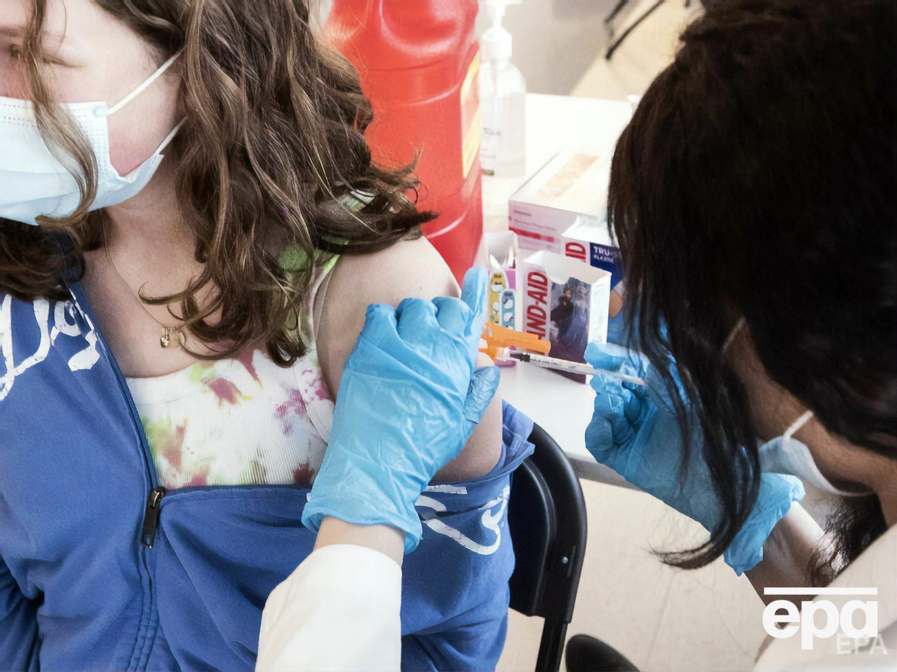 Американцы, которые полностью вакцинировались против коронавируса, смогут снять маски