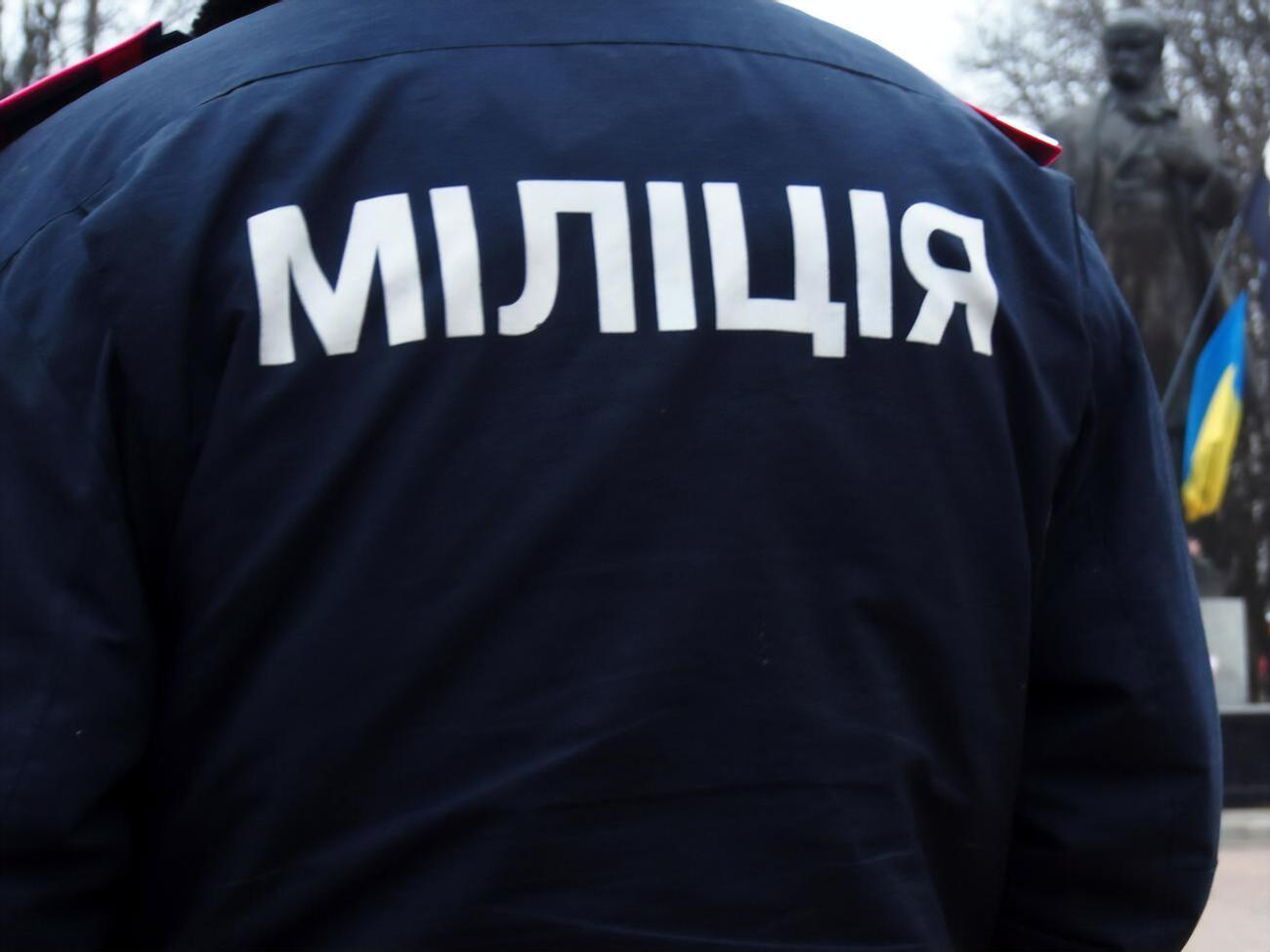 По словам Погребной, милиционеры допрашивали ее ночью, угрожали и подвергали унижающему достоинство обращению, а потом поместили в психиатрическую больницу