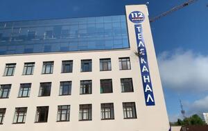 В результате обстрела фасада здания телеканала никто не пострадал