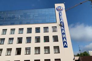 Унаслідок обстрілу фасаду будівлі телеканала ніхто не постраждав