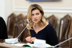 Зеленська не вважає, що оточення влаштовує її чоловікові "теплі ванни"