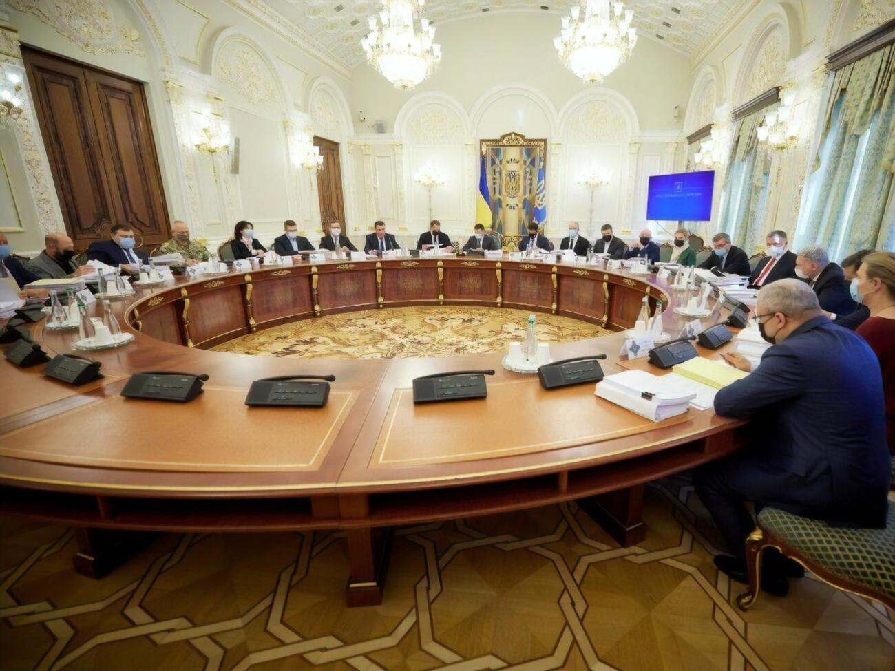 За підсумками засідання РНБО президент нагадав про "весняні посадки"