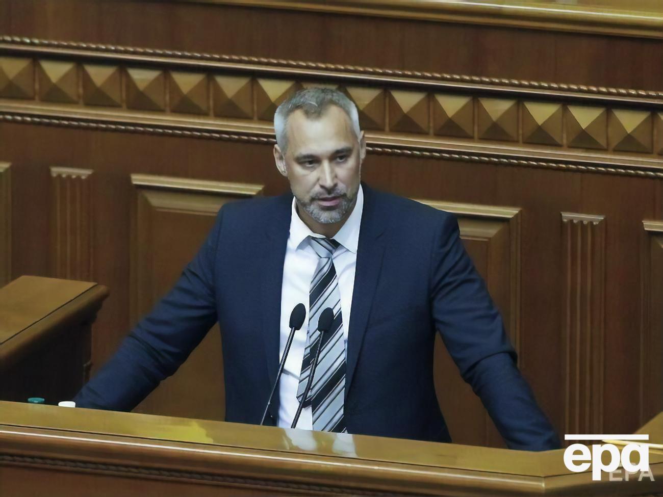 Рябошапка (на фото) вважає Медведчука "абсолютно не бідним"