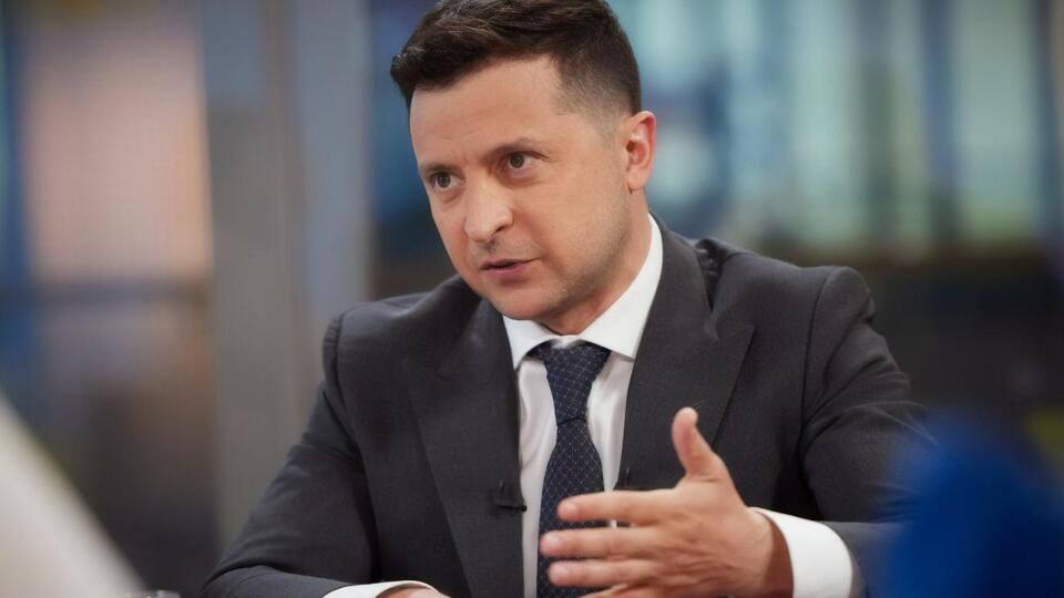 Зеленський: Жоден не зможе вимагати від громадянина України папірці або довідки