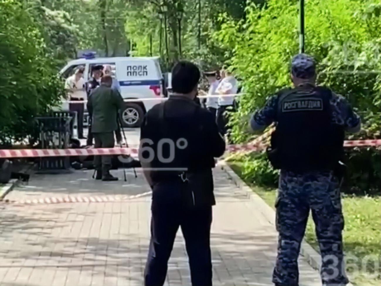 Чоловіка з ножем знешкоджували силовики