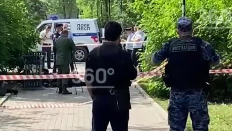 Чоловіка з ножем знешкоджували силовики