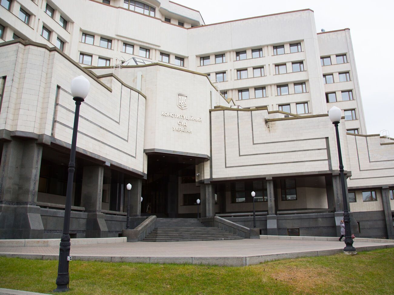 Велика палата КСУ розгляне питання про відкриття конституційного провадження у справі про призначення Шкарлета главою МОН