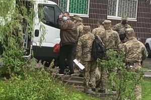 Семенченка привезли в суд