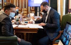 Зеленский в ходе селекторного совещания поручил оперативно вернуть украинцев домой