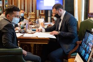Зеленский в ходе селекторного совещания поручил оперативно вернуть украинцев домой