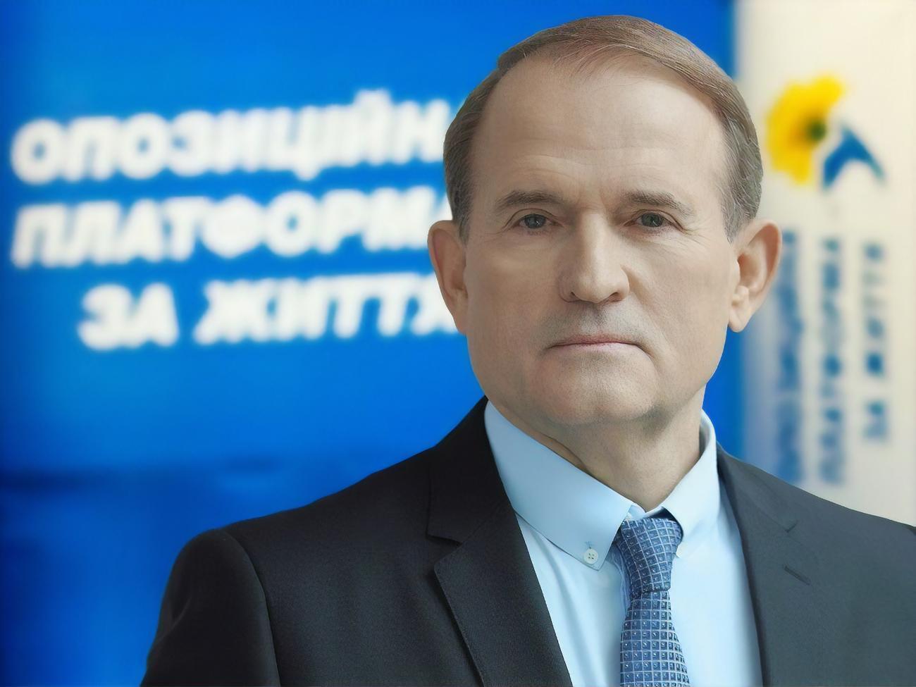 Медведчук через суд требовал запретить распространение экземпляров книги