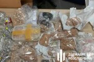 Суд наложил на драгоценности арест