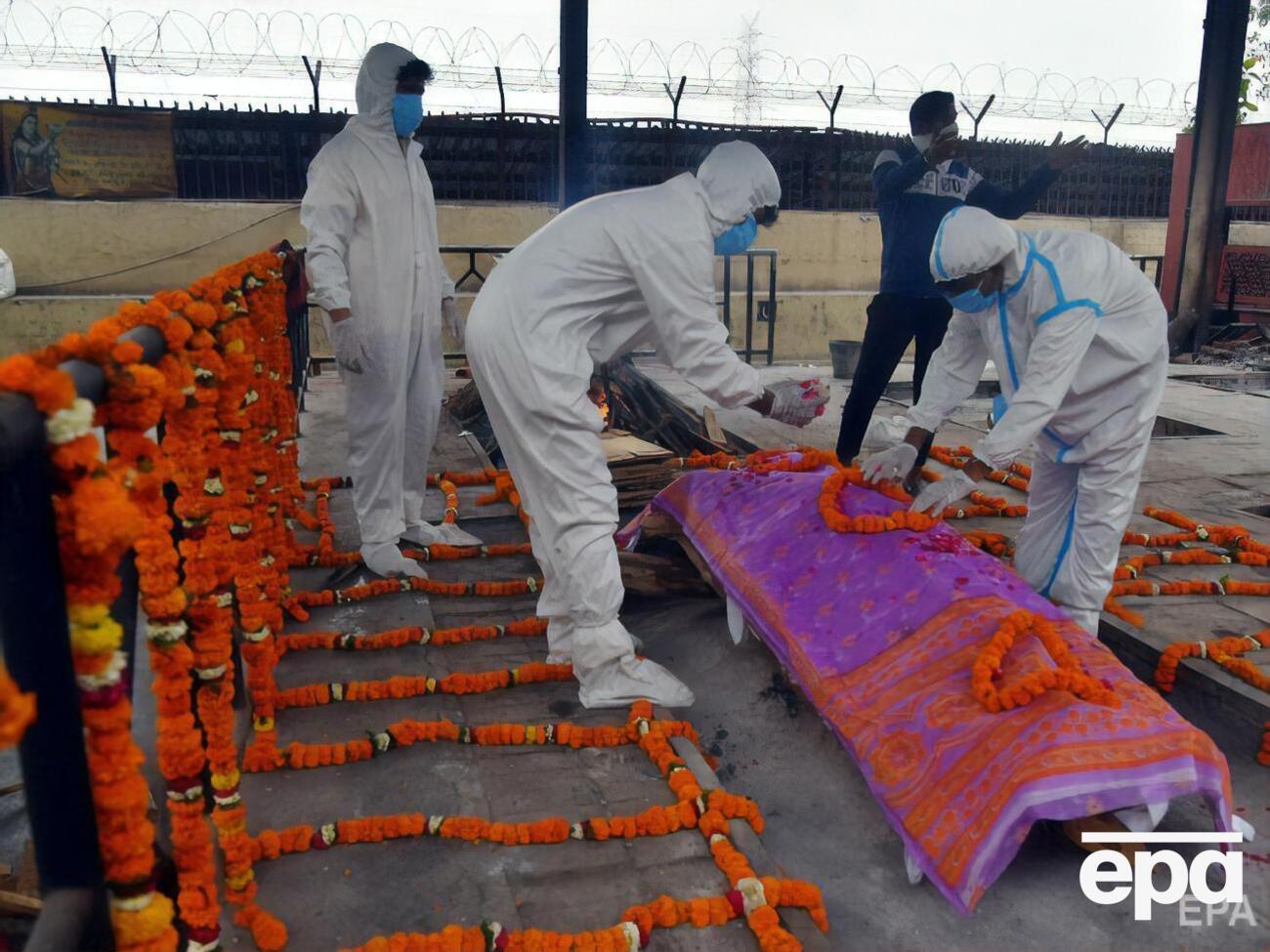 В Индии за последние 24 часа умерло 4329 человек с COVID-19