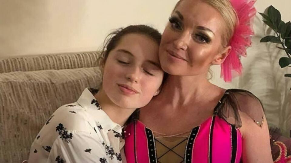 Волочкова заявила, что ее дочь живет в аду