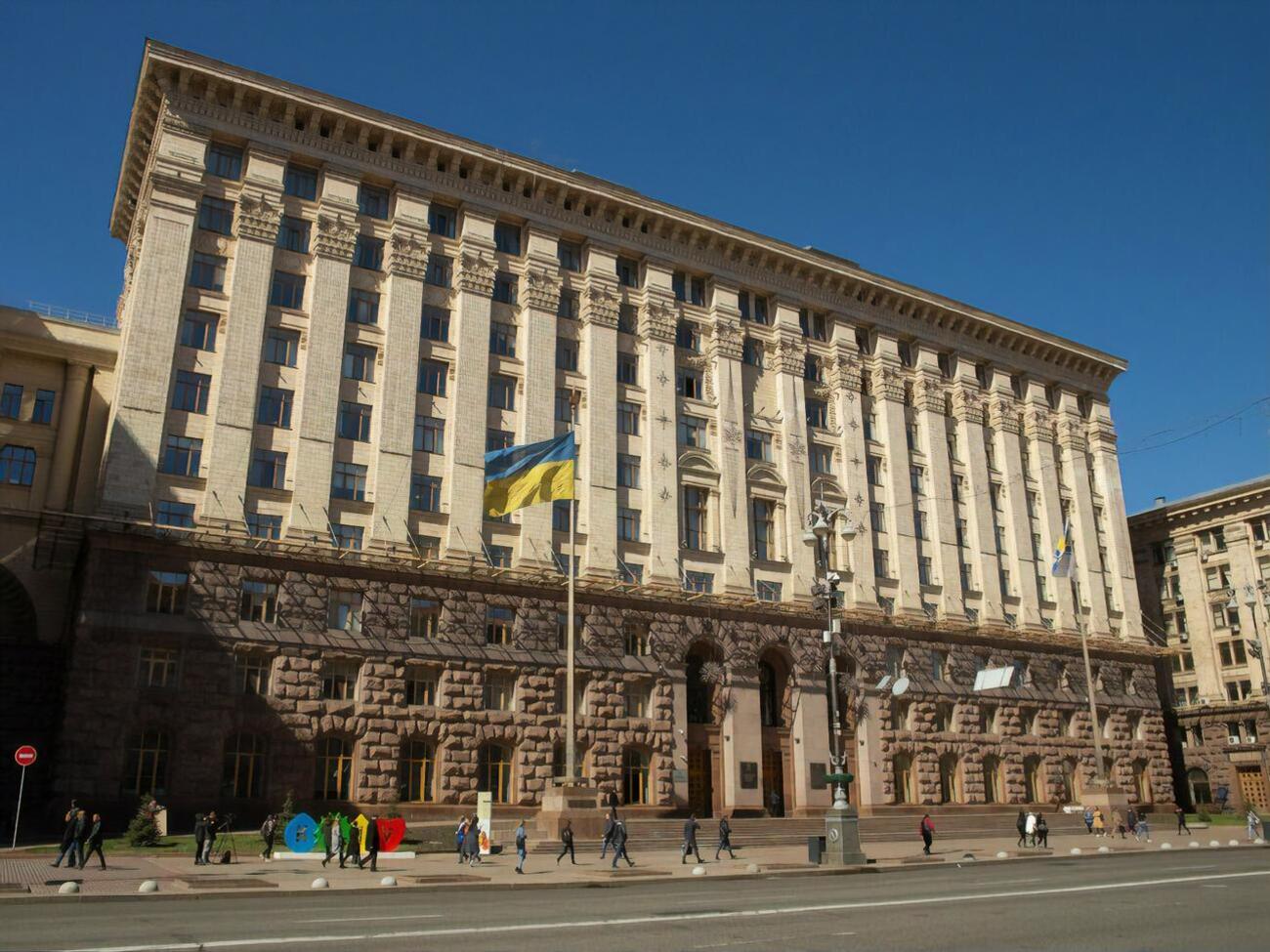 42% оценивают положение дел в столице как правильное