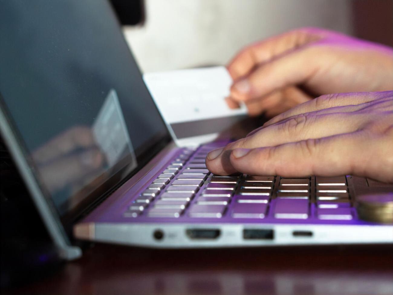 По словам Зеленского, с 24 августа все госорганы войдут в режим paperless