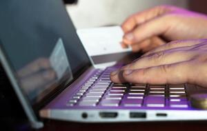 По словам Зеленского, с 24 августа все госорганы войдут в режим paperless