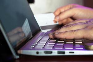 По словам Зеленского, с 24 августа все госорганы войдут в режим paperless