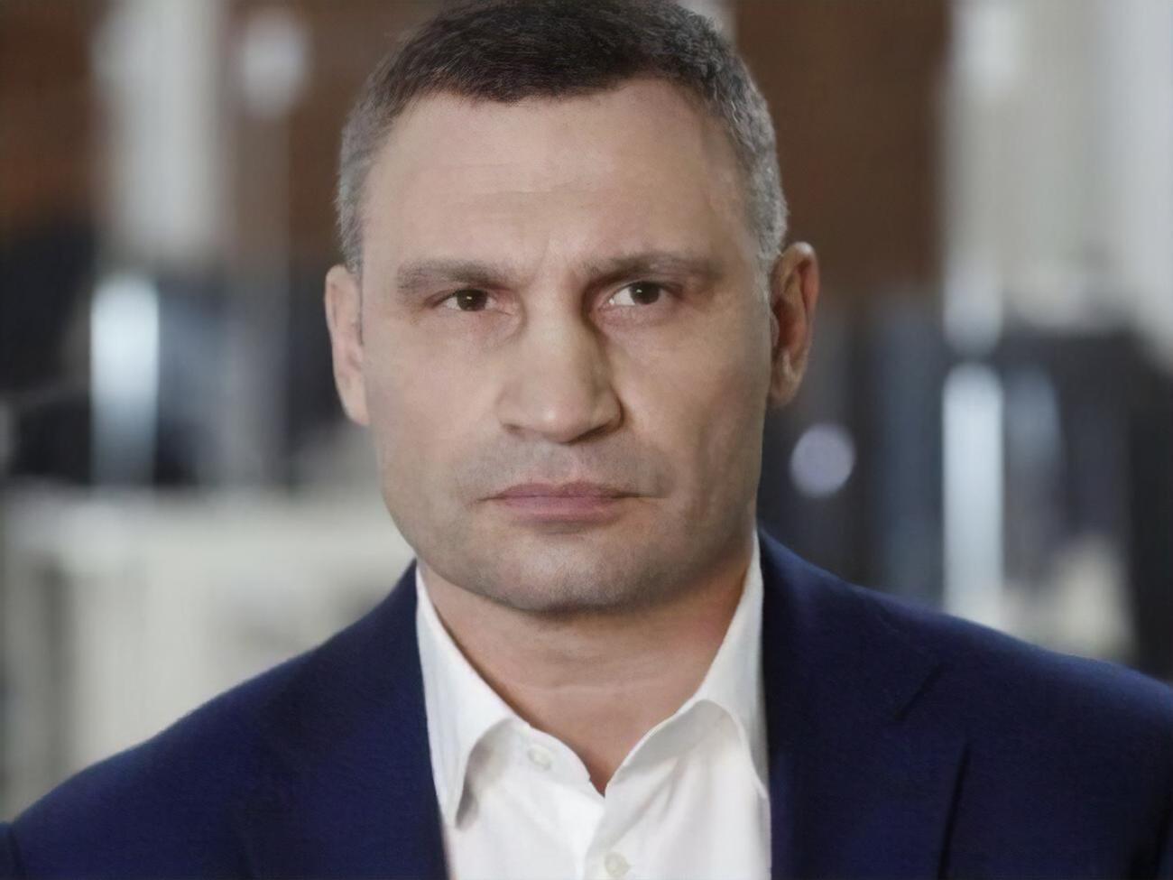 Кличко:&nbsp;Соседка сказала, что ей звонили и спрашивали,&nbsp;где Кличко. Поэтому версия о якобы какой-то масштабной операции против контрабандистов, живущих&nbsp;двумя этажами ниже в моем подъезде, выглядит неубедительно
