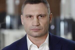 Кличко: Соседка сказала, что ей звонили и спрашивали, где Кличко. Поэтому версия о якобы какой-то масштабной операции против контрабандистов, живущих двумя этажами ниже в моем подъезде, выглядит неубедительно