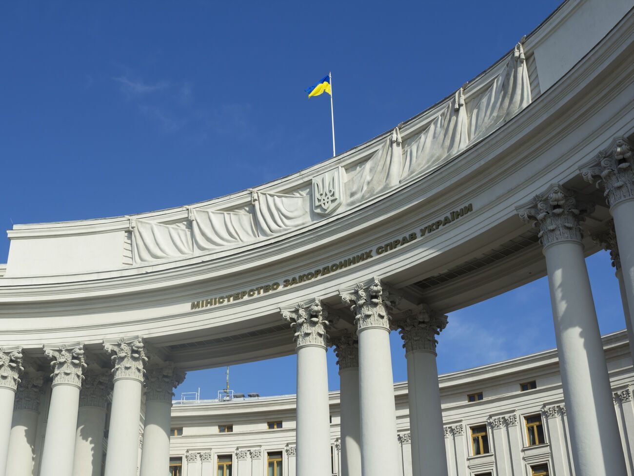 К процессу эвакуации граждан Украины из сектора Газа привлекли международные организации и соседние государства, сообщили в МИД