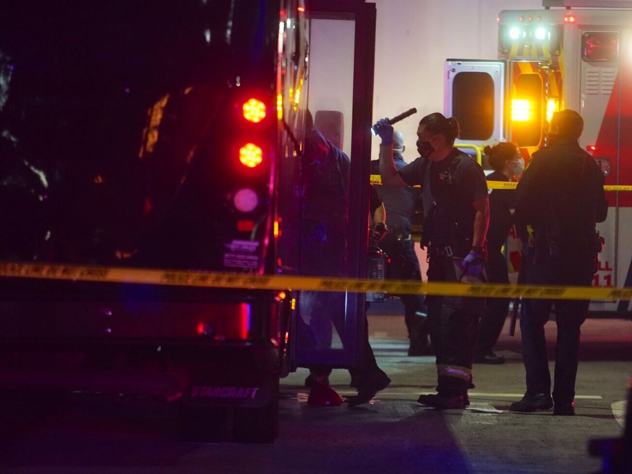 По автобусу зробили не менше як 70 пострілів