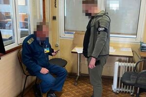 Прикордонник залучив посередників, які підшукували клієнтів