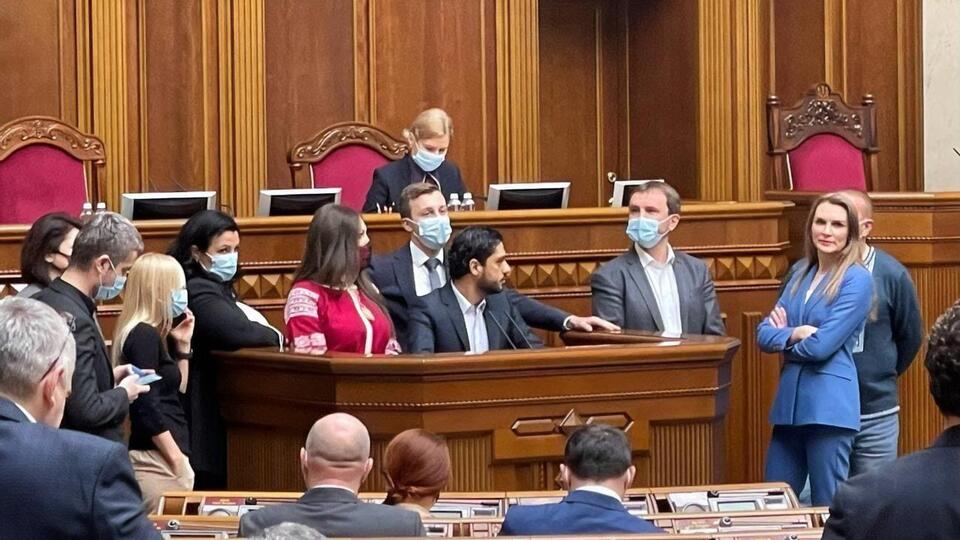 Трибуну було заблоковано, коли Аксьонов зачитував присягу нардепа