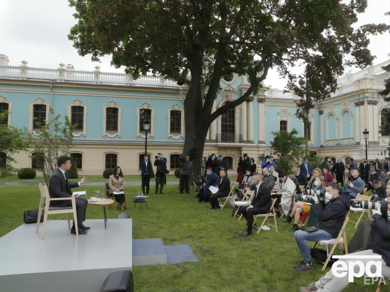 Попередня пресконференція Зеленського відбулася 20 травня 2020 року на території Маріїнського палацу в Києві