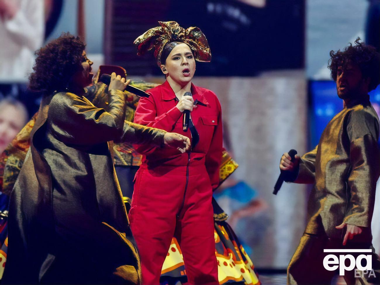 Певица из России Манижа во время выступления в первом полуфинале "Евровидения 2021" показала два наряда