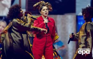 Певица из России Манижа во время выступления в первом полуфинале "Евровидения 2021" показала два наряда