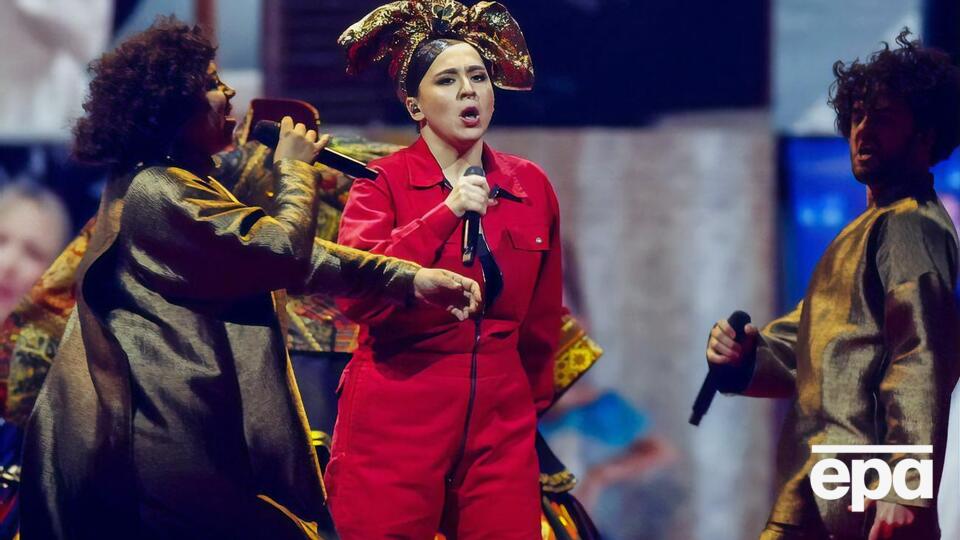 Певица из России Манижа во время выступления в первом полуфинале "Евровидения 2021" показала два наряда