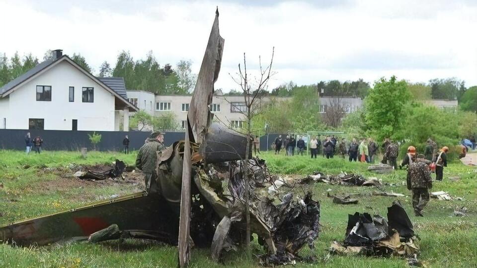 Пілоти прагнули відвести літак від населеного пункту, після цього вони катапультувалися