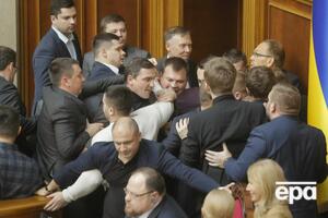 Действующие парламентарии продолжили традиции своих предшественников и периодически решают вопросы кулаками