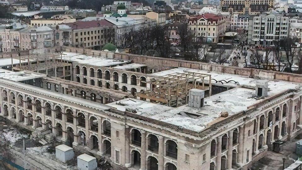 Гостиный двор находится в аварийном состоянии, пожар в 2014 году уничтожил часть кровли