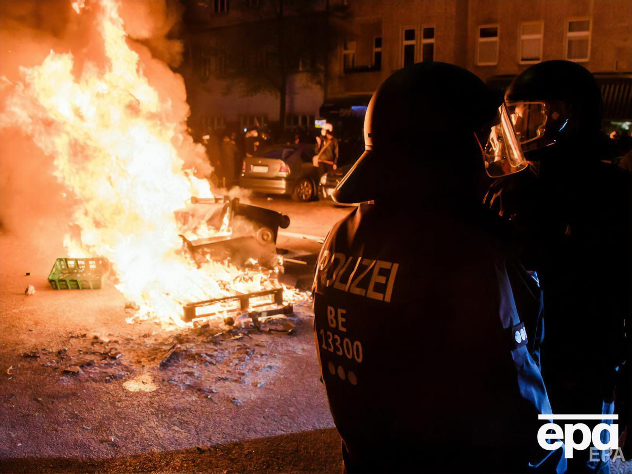 Немецкая полиция применила перцовый газ и провела задержания агрессивных участников акции