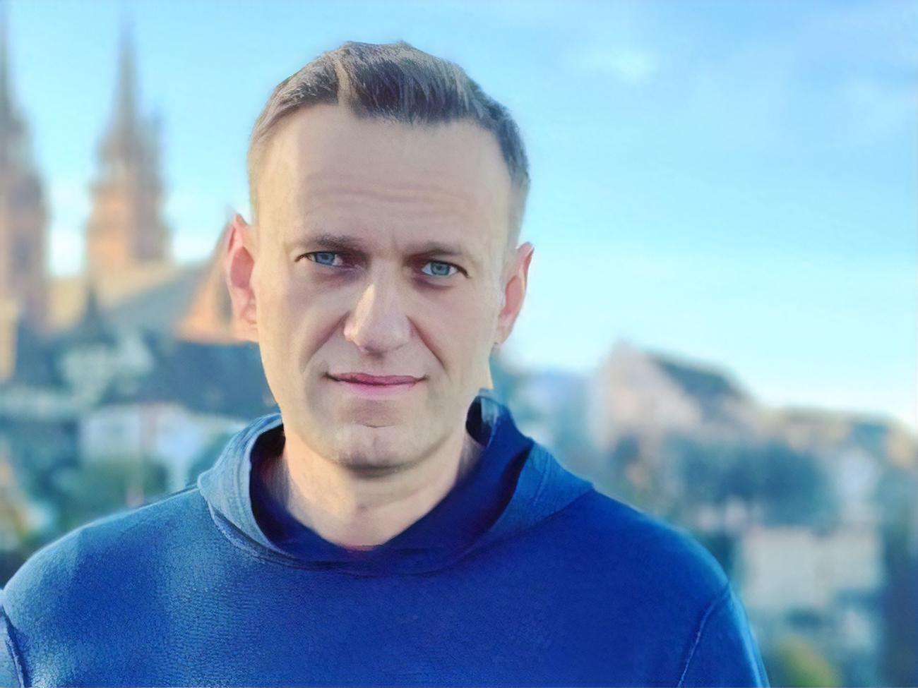 Навальний:&nbsp;Я все ще в першій половині своєї захопливої трансформації зі скелета, який ледве ноги волочить, у просто голодного чоловіка