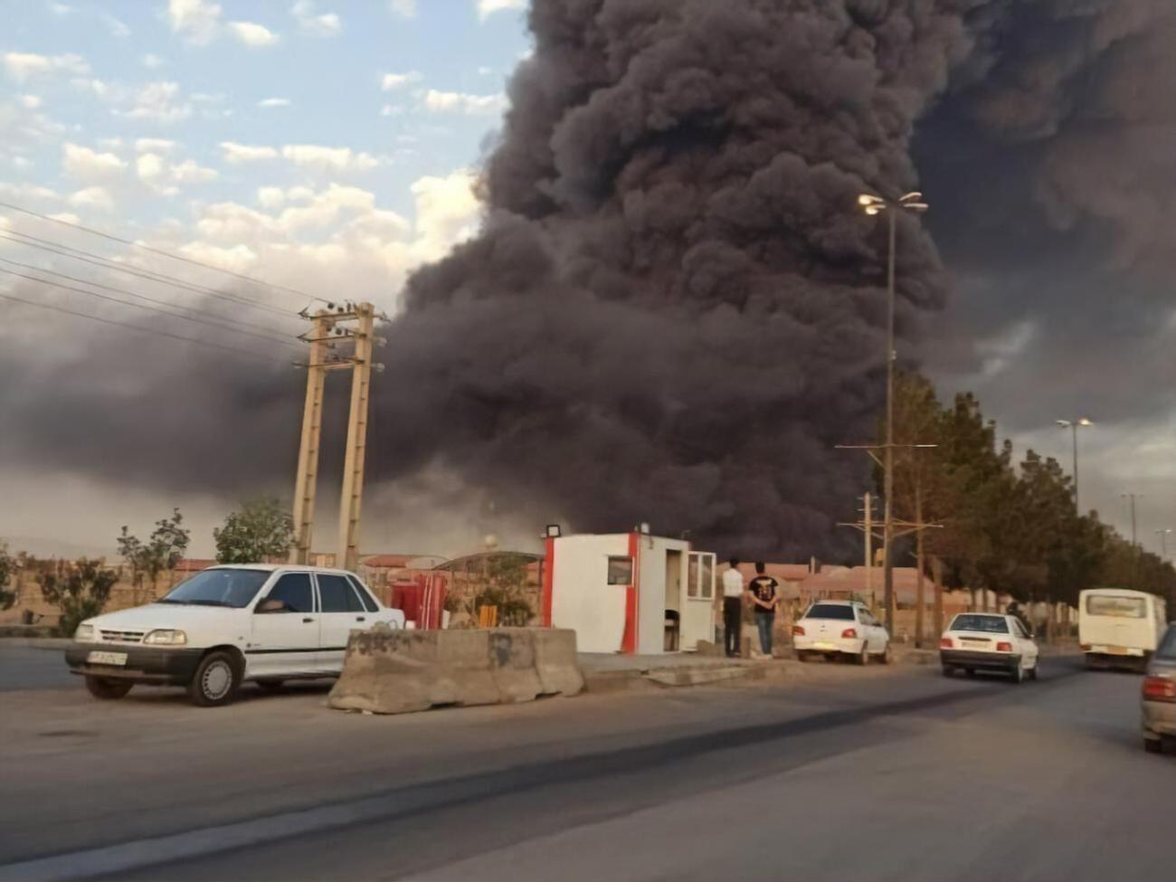 Пожар начался на химическом заводе Movalledan