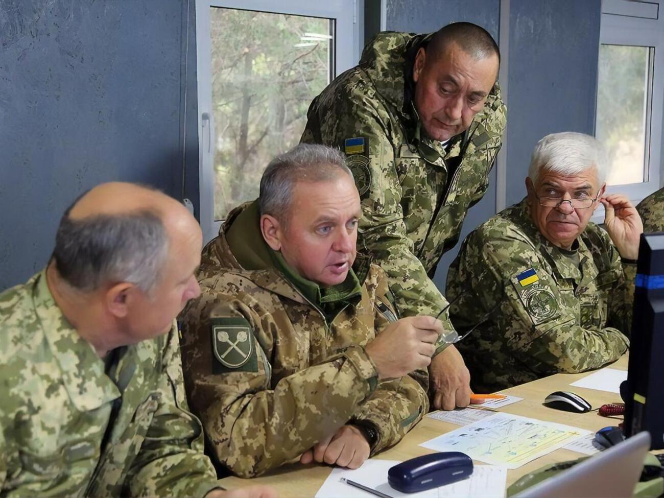 Муженко зазначив, що на ситуацію на Донбасі впливає політика